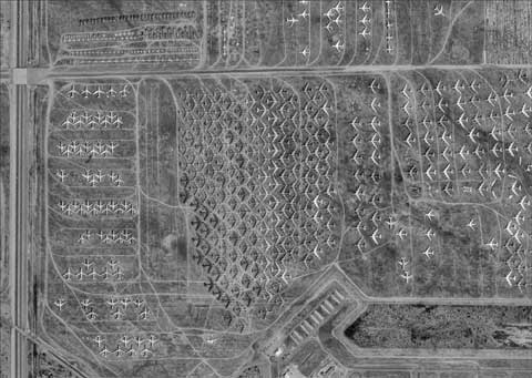 美国空军异常壮观的“飞机坟场”