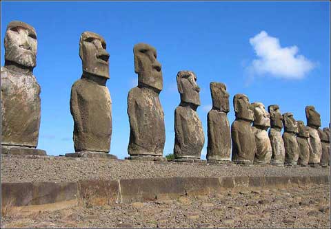 智利复活节岛巨型石像