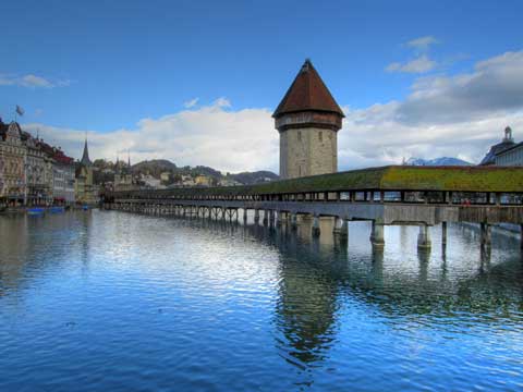 瑞士卢塞恩的“水塔花桥”