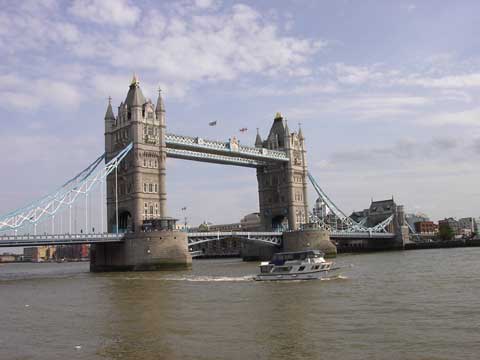 英国伦敦：塔桥