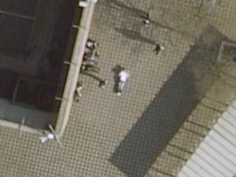 Google Earth看犯人在监狱仰卧起坐