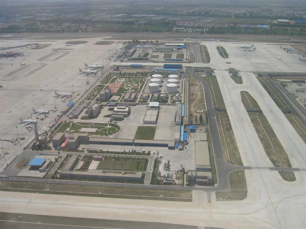 俯瞰北京首都国际机场，我国唯一年旅客吞吐量超过1亿人次的机场