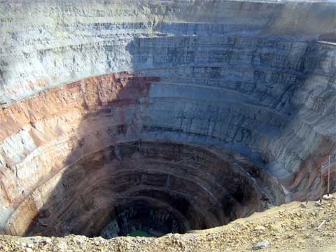 俄罗斯米尔尼的世界上最大的洞