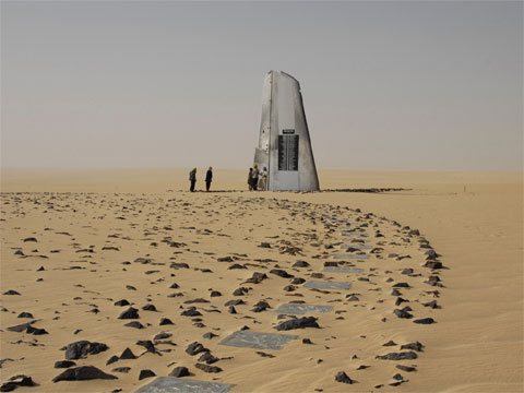 尼日尔的沙漠中空难纪念碑