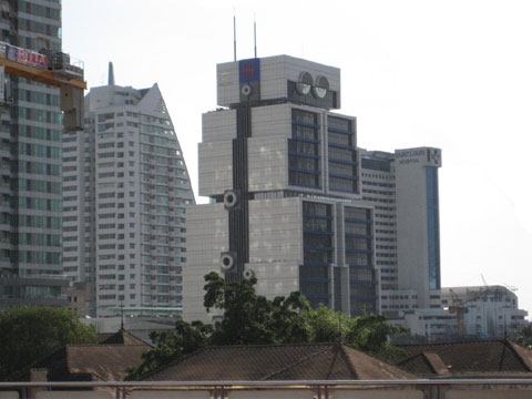 泰国亚洲银行大楼：史上最大机器人